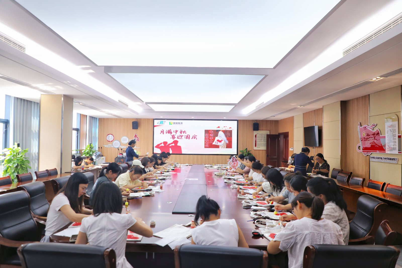 拓印國(guó)慶情，“包”藏團(tuán)圓意｜衢通集團(tuán)祝您中秋快樂(lè)！